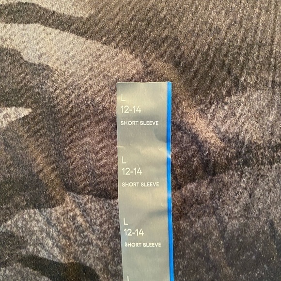 All in Motion Athletic Tee Large (12/14) (GL) - Picture 8 of 11